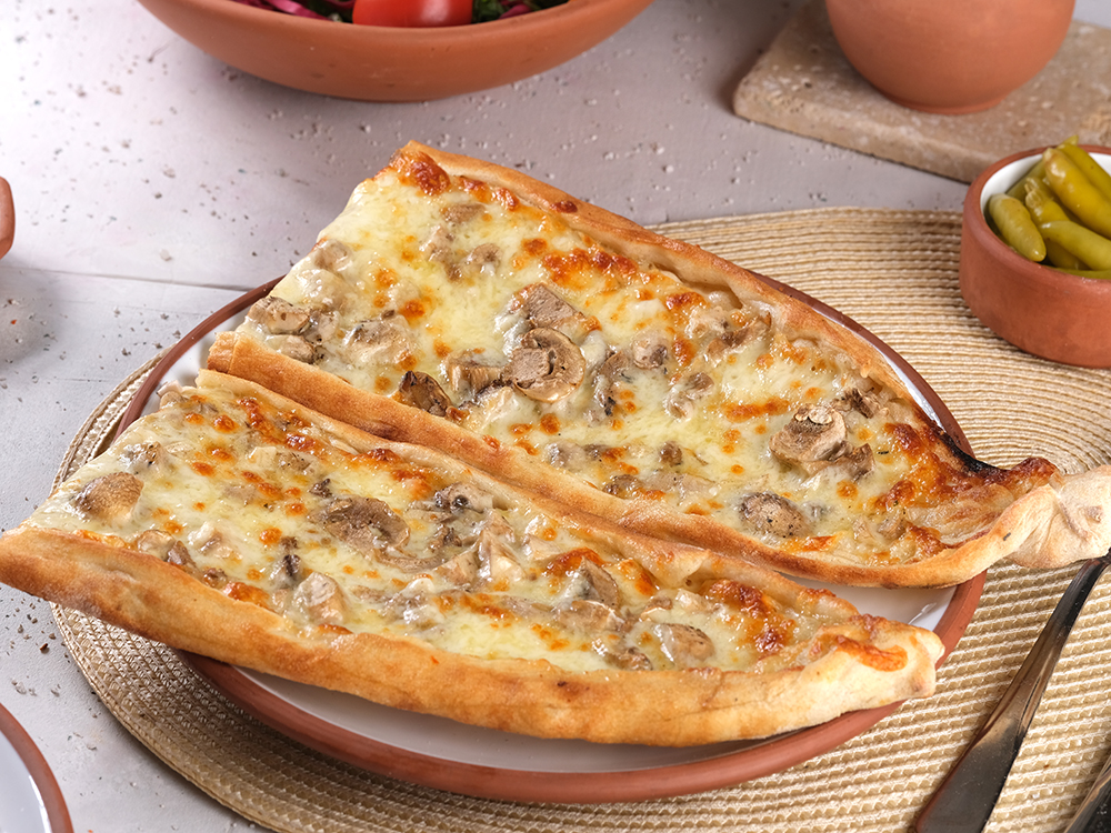 Kaşarlı Mantarlı Pide