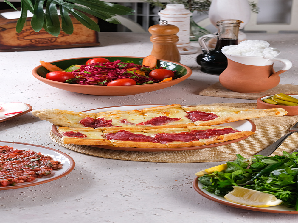 Kaşarlı Pastırmalı Pide